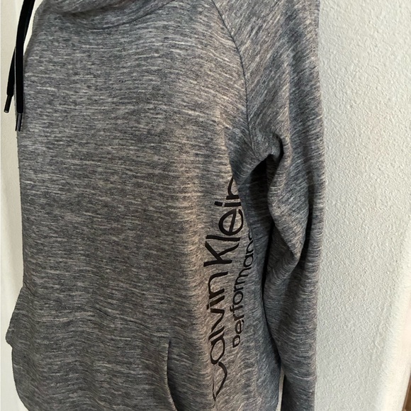 Calvin Klein sweatshirt - Picture 2 of 7